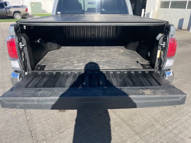 Used 2021 Toyota Tacoma TRD Off-Road AWD/4WD image 23
