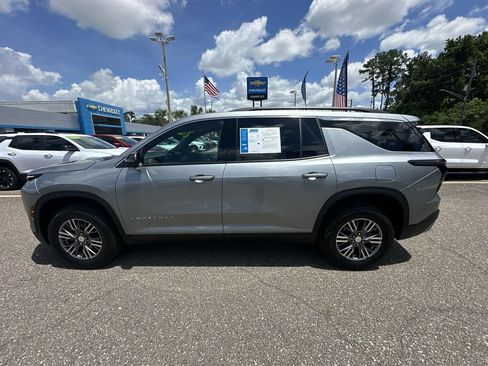 Used 2025 Chevrolet Traverse LT FWD image 13