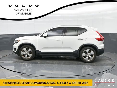 Used 2019 Volvo XC40 T4 Momentum image 8