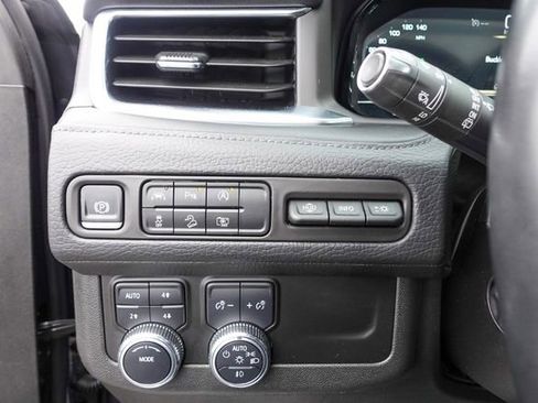 Used 2024 GMC Yukon XL Denali image 22