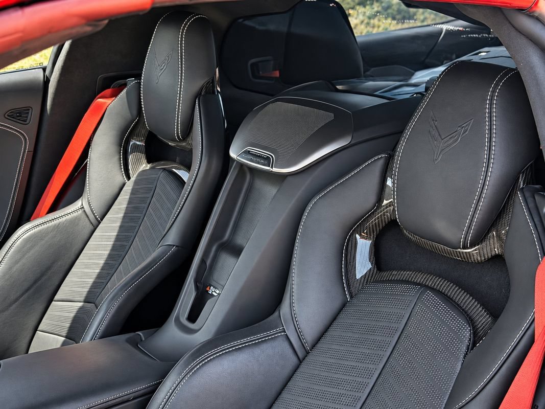 Used 2021 Chevrolet Corvette Stingray Premium Cpe w/ Z51 Performance Package RWD image 17