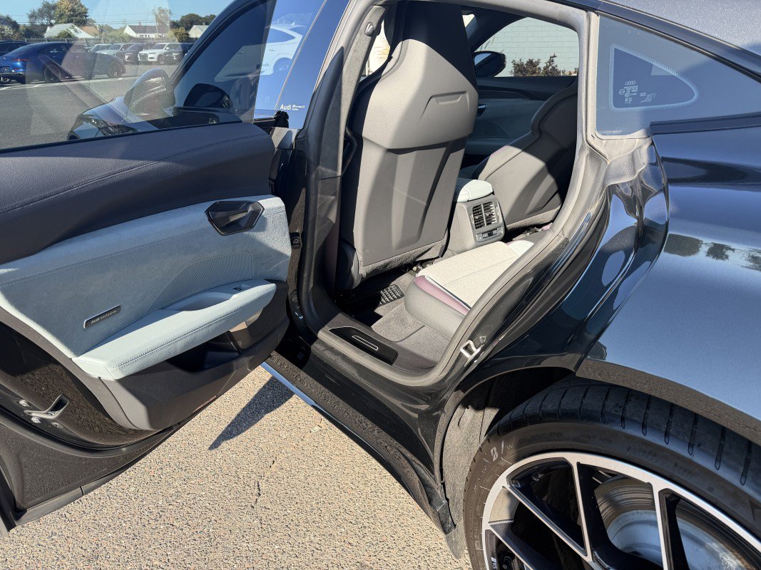 Used 2025 Audi S e-tron GT Prestige AWD/4WD image 18