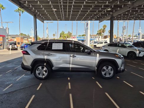 Used 2025 Toyota RAV4 XLE AWD/4WD image 5