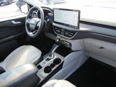 Used 2025 Ford Escape Platinum w/ Premium Technology Package AWD/4WD image 18