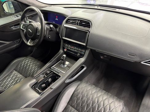 Used 2020 Jaguar F-PACE SVR image 27
