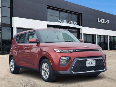 Used 2022 Kia Soul LX w/ Technology Package image 3