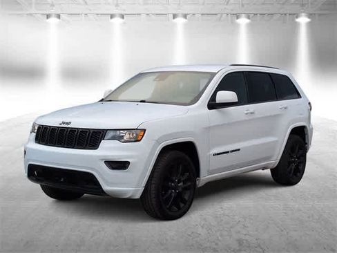 Used 2020 Jeep Grand Cherokee Altitude image 4