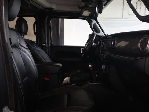 Used 2018 Jeep Wrangler Unlimited Sahara w/ Dual Top Group AWD/4WD image 9