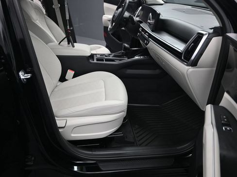 Certified 2025 Kia Sorento S AWD/4WD image 18