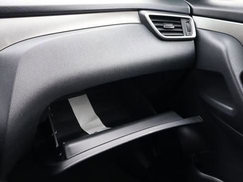 Used 2015 Nissan Rogue S image 36