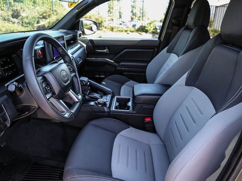 Certified 2025 Toyota Tacoma TRD Off-Road AWD/4WD image 24