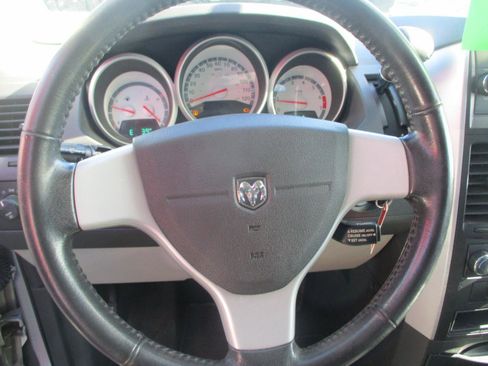 Used 2009 Dodge Grand Caravan SXT w/ Family Value Group FWD image 13