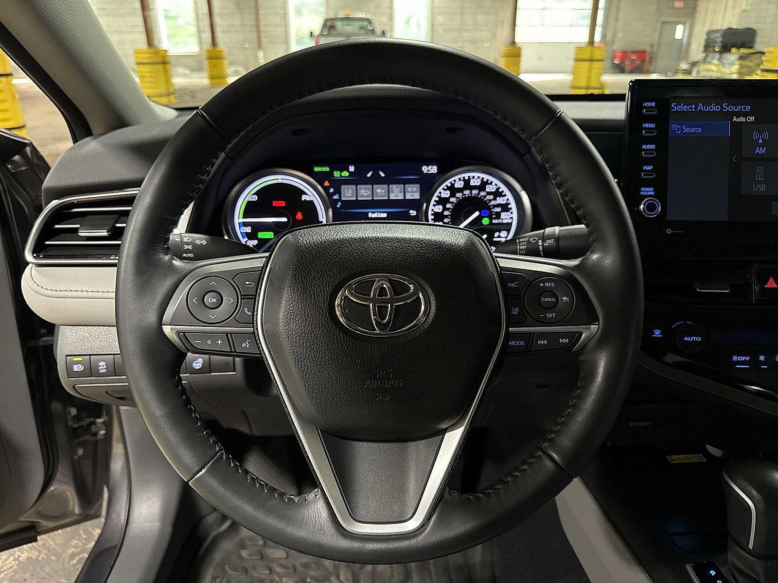 Used 2023 Toyota Camry XLE w/ Cold Weather Package FWD image 18