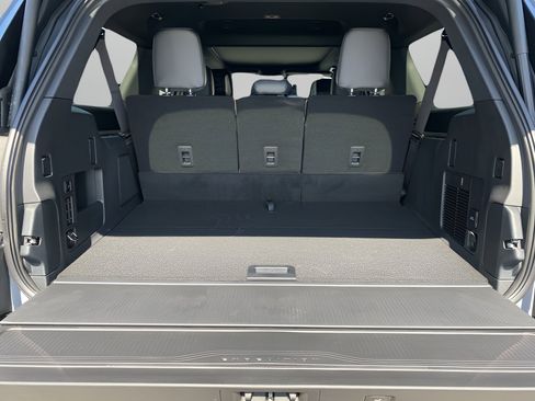 New 2026 Ford Expedition Max Platinum image 9