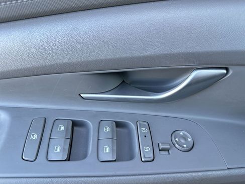 Used 2024 Hyundai Elantra SEL image 15