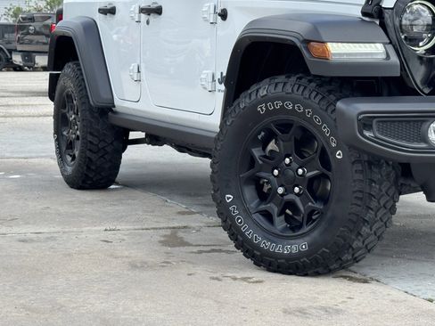 Used 2023 Jeep Wrangler Unlimited w/ Sun & Screen Package AWD/4WD image 13