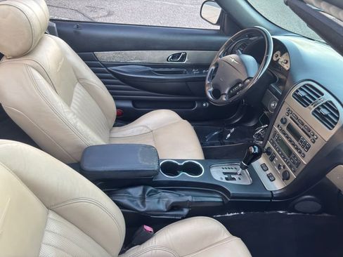 Used 2004 Ford Thunderbird Deluxe image 33