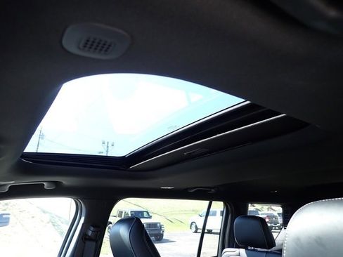 New 2025 Jeep Grand Cherokee L Altitude image 18