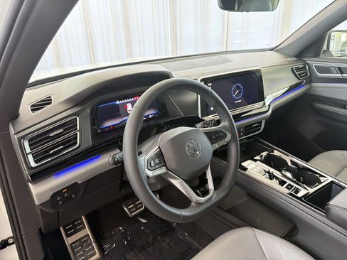 Certified 2024 Volkswagen Atlas Cross Sport SEL R-Line image 4