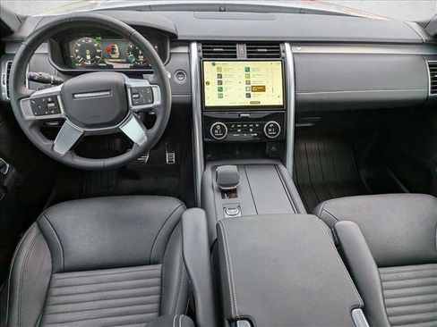 Used 2024 Land Rover Discovery Dynamic SE image 20