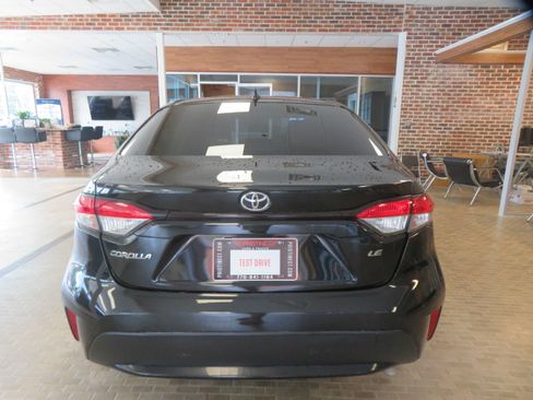 Used 2021 Toyota Corolla LE FWD image 5