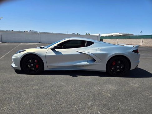 Used 2021 Chevrolet Corvette Stingray Preferred Cpe w/ Z51 Performance Package RWD image 3