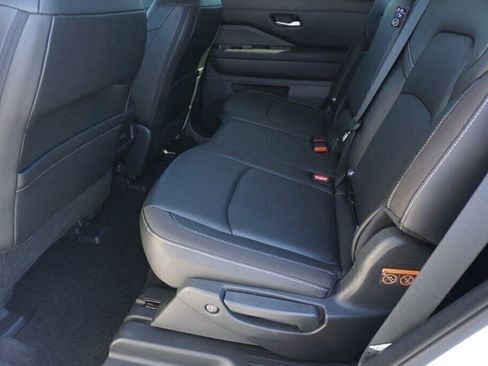 Certified 2024 Nissan Pathfinder SL image 29