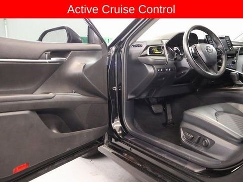 Used 2024 Toyota Camry SE image 9