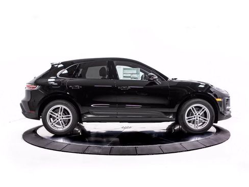Certified 2026 Porsche Macan AWD/4WD image 8