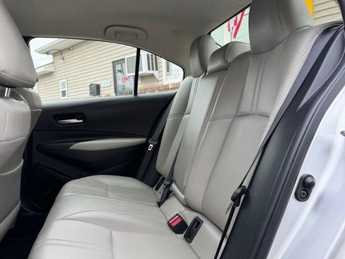 Used 2020 Toyota Corolla LE image 11