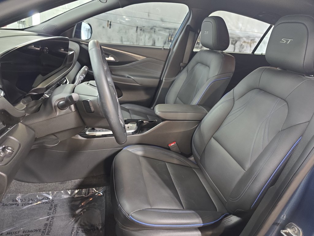 Used 2024 Buick Envista Sport Touring w/ Convenience I Package FWD image 17