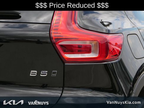 Used 2025 Volvo XC40 B5 Core AWD/4WD image 34