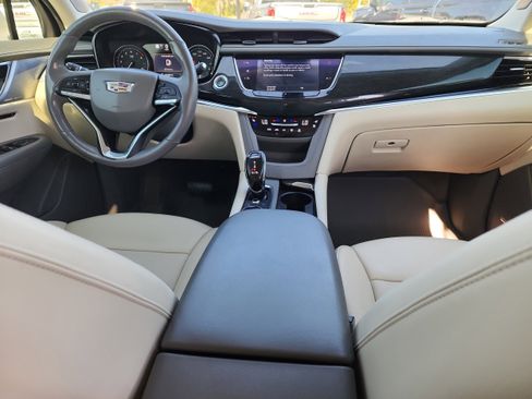 Used 2020 Cadillac XT6 Premium Luxury image 12