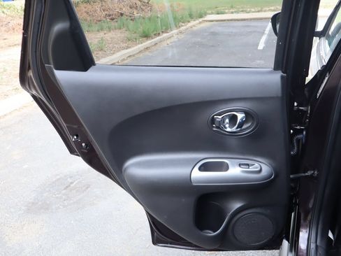 Used 2015 Nissan Juke SV AWD/4WD image 24