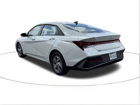 New 2026 Hyundai Elantra SE image 5
