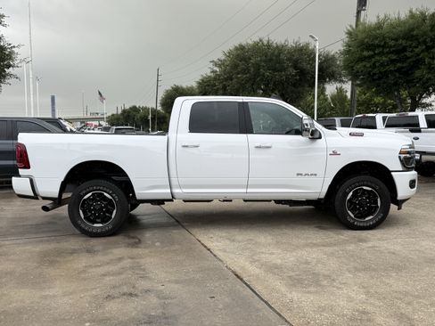 Used 2026 RAM 2500 Laramie AWD/4WD image 3