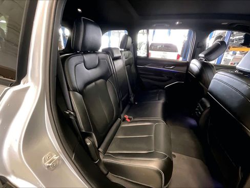 Used 2022 Jeep Grand Cherokee Overland image 19