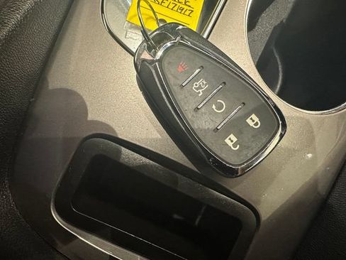 Used 2019 Chevrolet Malibu LT FWD image 13