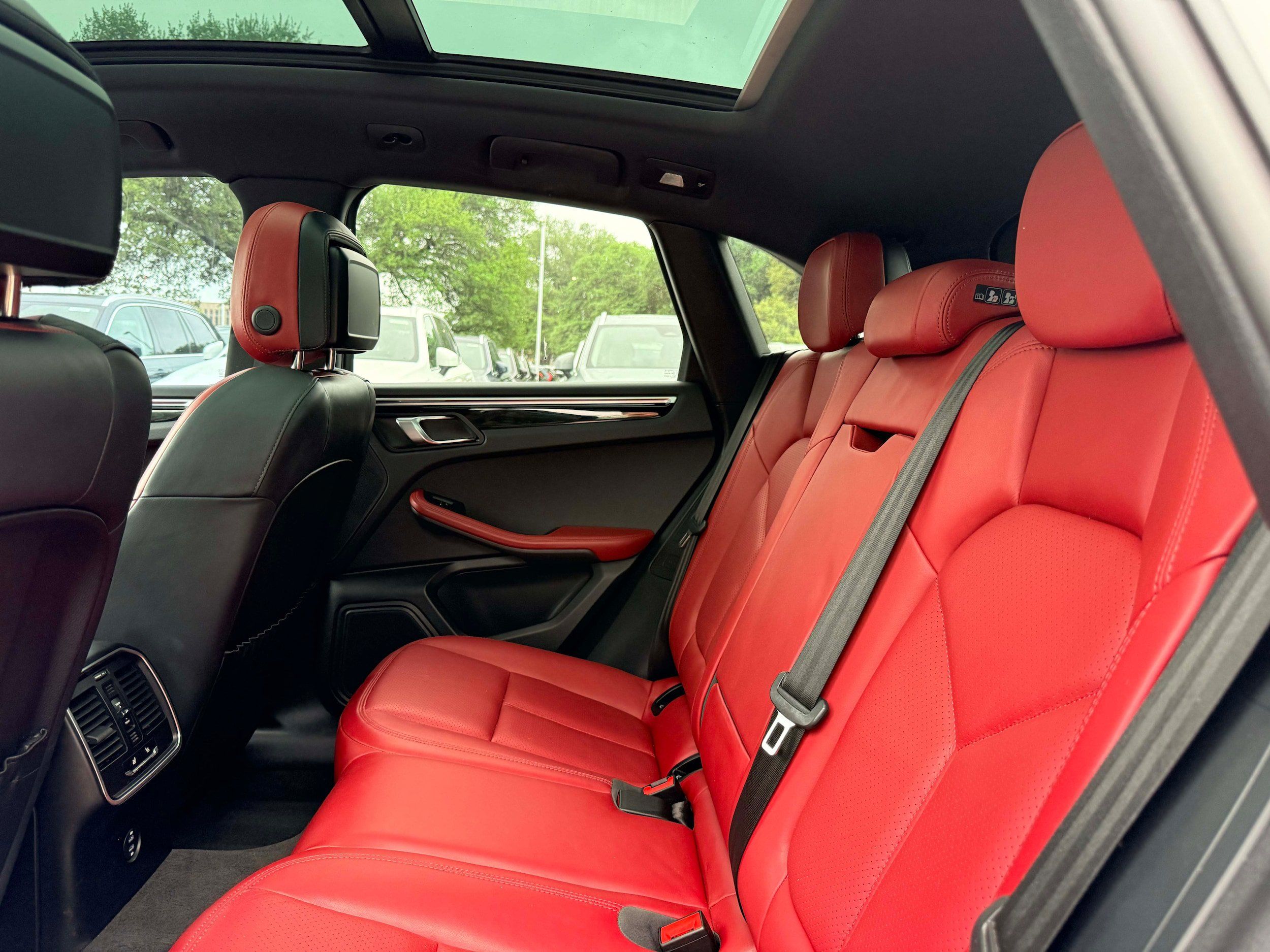 Used 2023 Porsche Macan AWD/4WD image 15