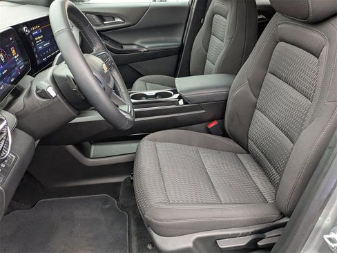 Used 2025 Chevrolet Equinox LT image 17