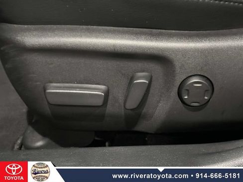 Used 2017 Toyota Avalon XLE w/ Carpet Mat Package FWD image 19