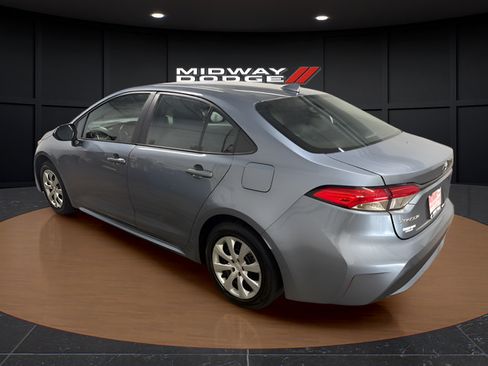 Used 2022 Toyota Corolla LE FWD image 3