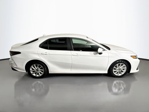 Used 2025 Toyota Camry SE FWD image 8