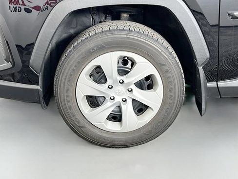 Used 2022 Toyota RAV4 LE AWD/4WD image 11