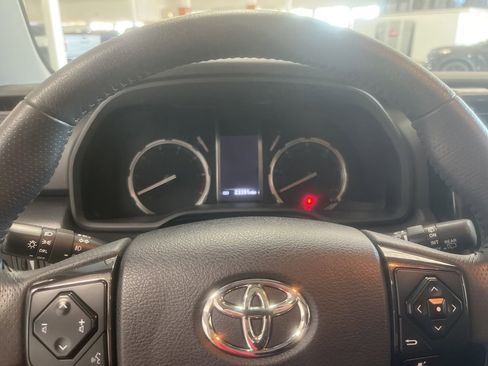 Used 2022 Toyota 4Runner TRD Off-Road Premium AWD/4WD image 9