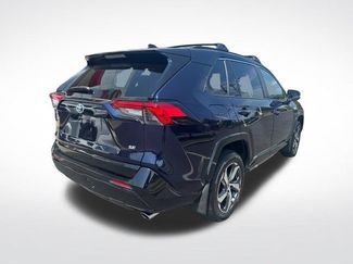 Used 2023 Toyota RAV4 SE w/ Weather & Moonroof Package AWD/4WD video 3