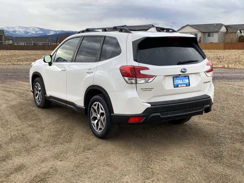 Used 2023 Subaru Forester Premium image 11