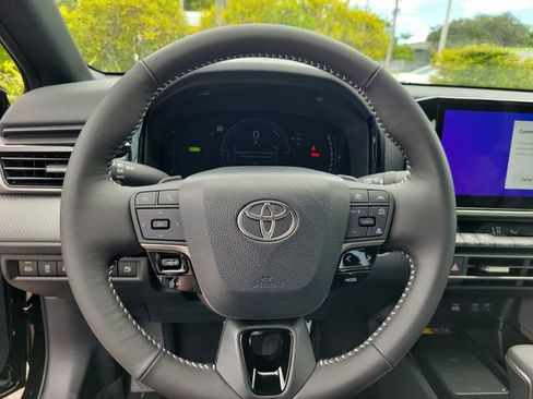 Used 2026 Toyota Camry SE w/ Multimedia Upgrade Package image 9