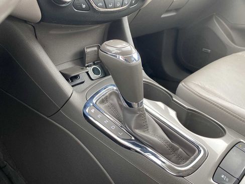 Used 2017 Chevrolet Cruze Premier image 18