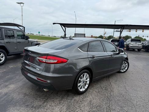 Used 2020 Ford Fusion SE image 9